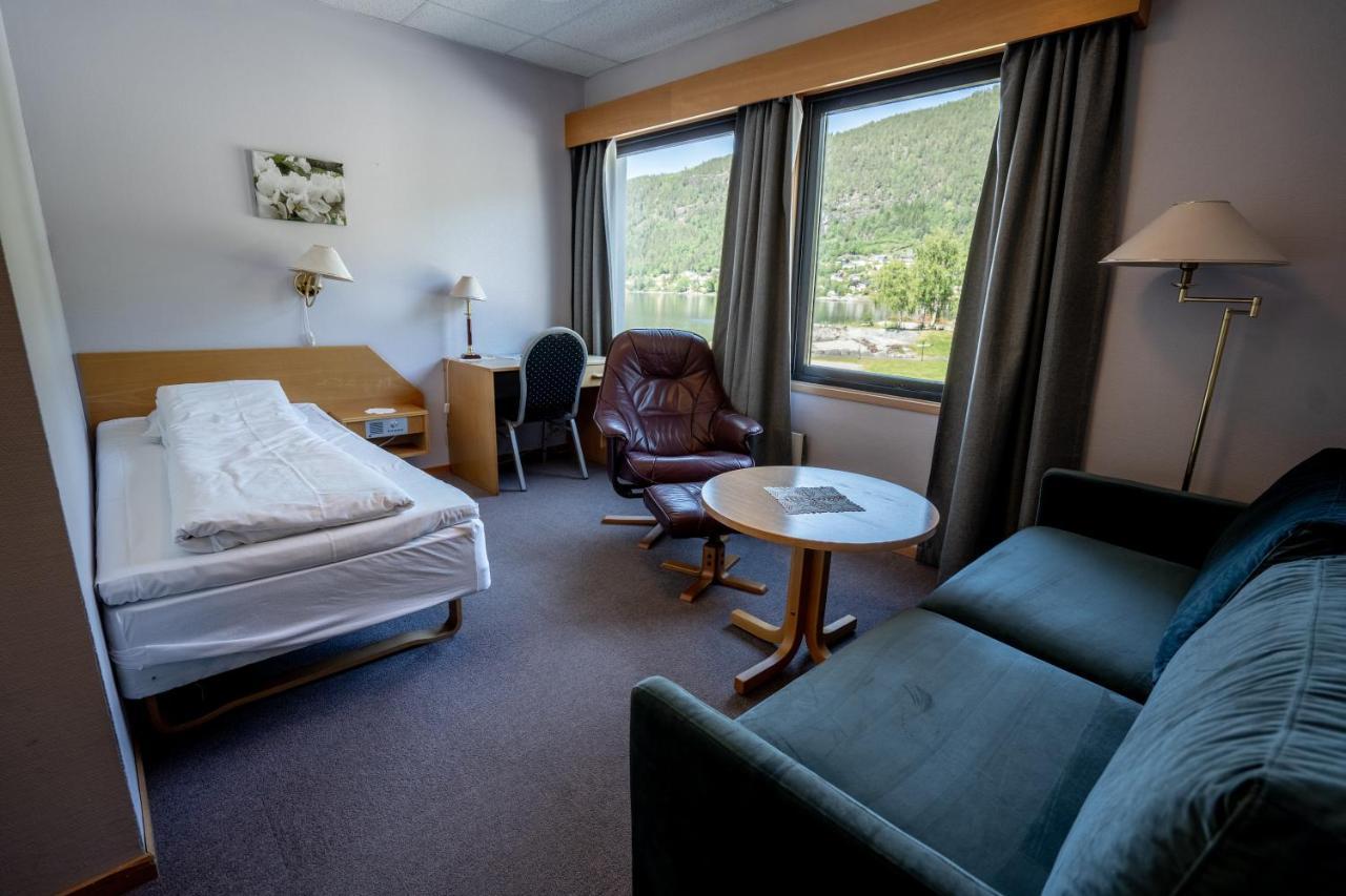 Innvik Fjordhotell Luaran gambar