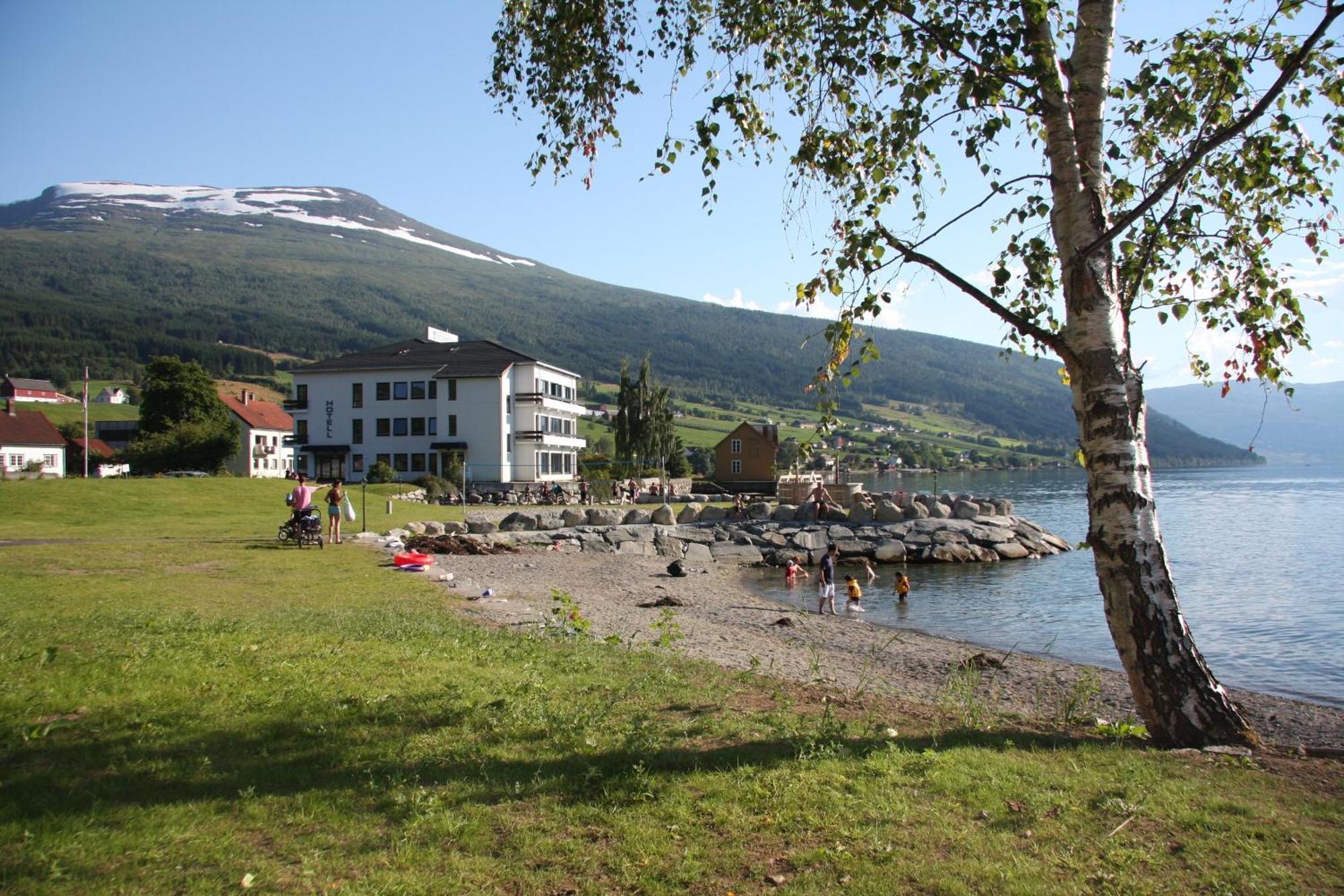 Innvik Fjordhotell Luaran gambar